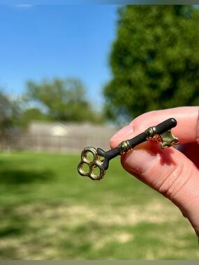 Vintage-Style Skeleton Key Brooch in Black and Gold GUC
